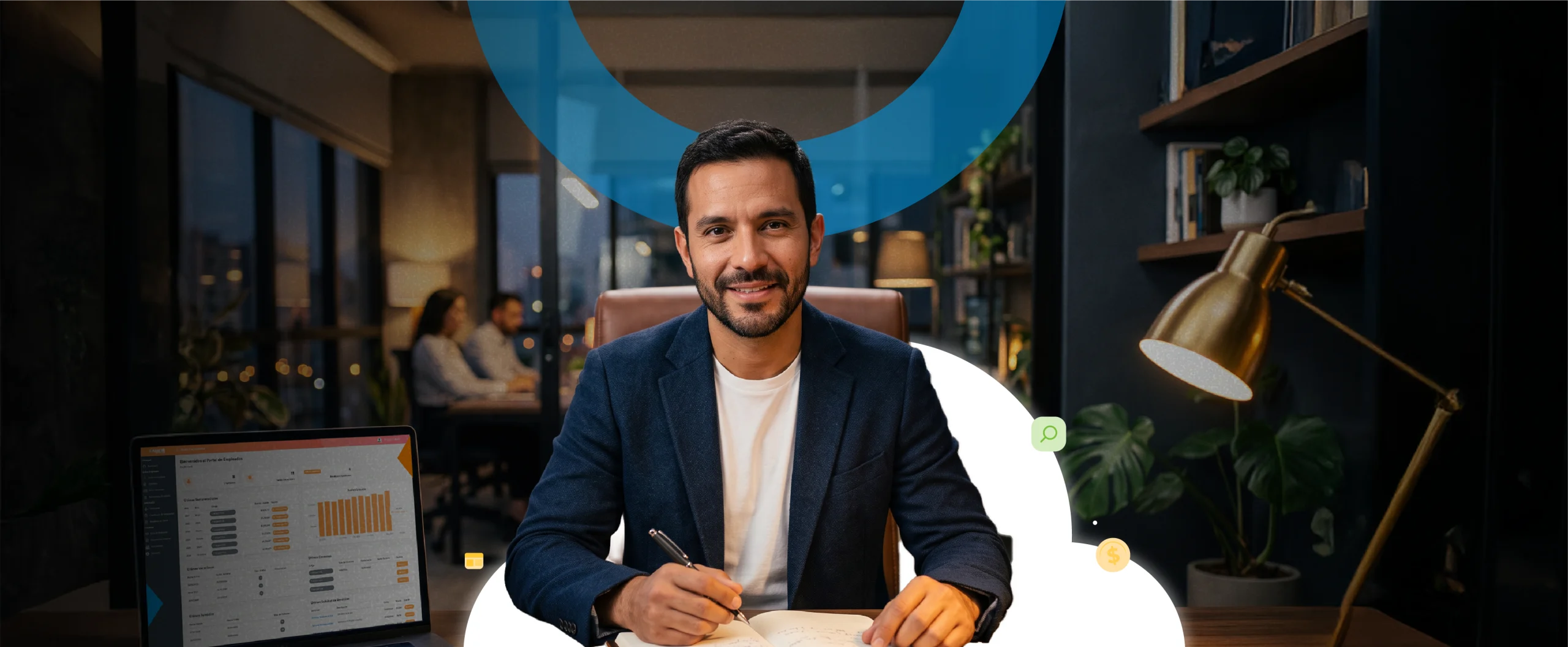 Empresario con su equipo detrás